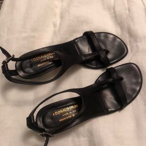 Donald J Pliner Black leather sandal size 7N